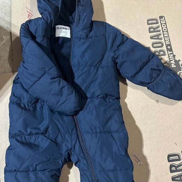 OLD NAVY
ONE PIECE SNOW SUIT
WITH MITTENS - Picture 3 of 3